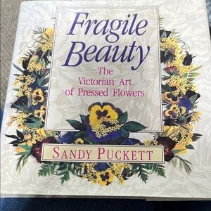 Fragile Beauty-the Victorian art of pressed flowers. Floral Art Book